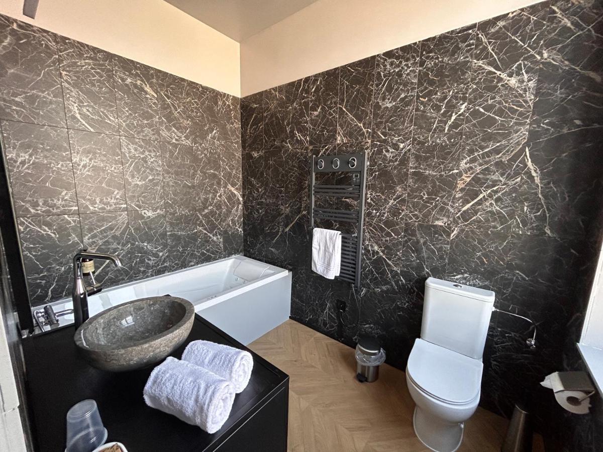 Hotel Le Manoir Du Monde à Lieu-Saint-Amand Extérieur photo